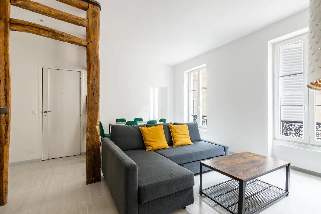 Luxurious 2 Bedroom Avenue Des Champs-elysees Saint-philippe Du Roule Free Netflix