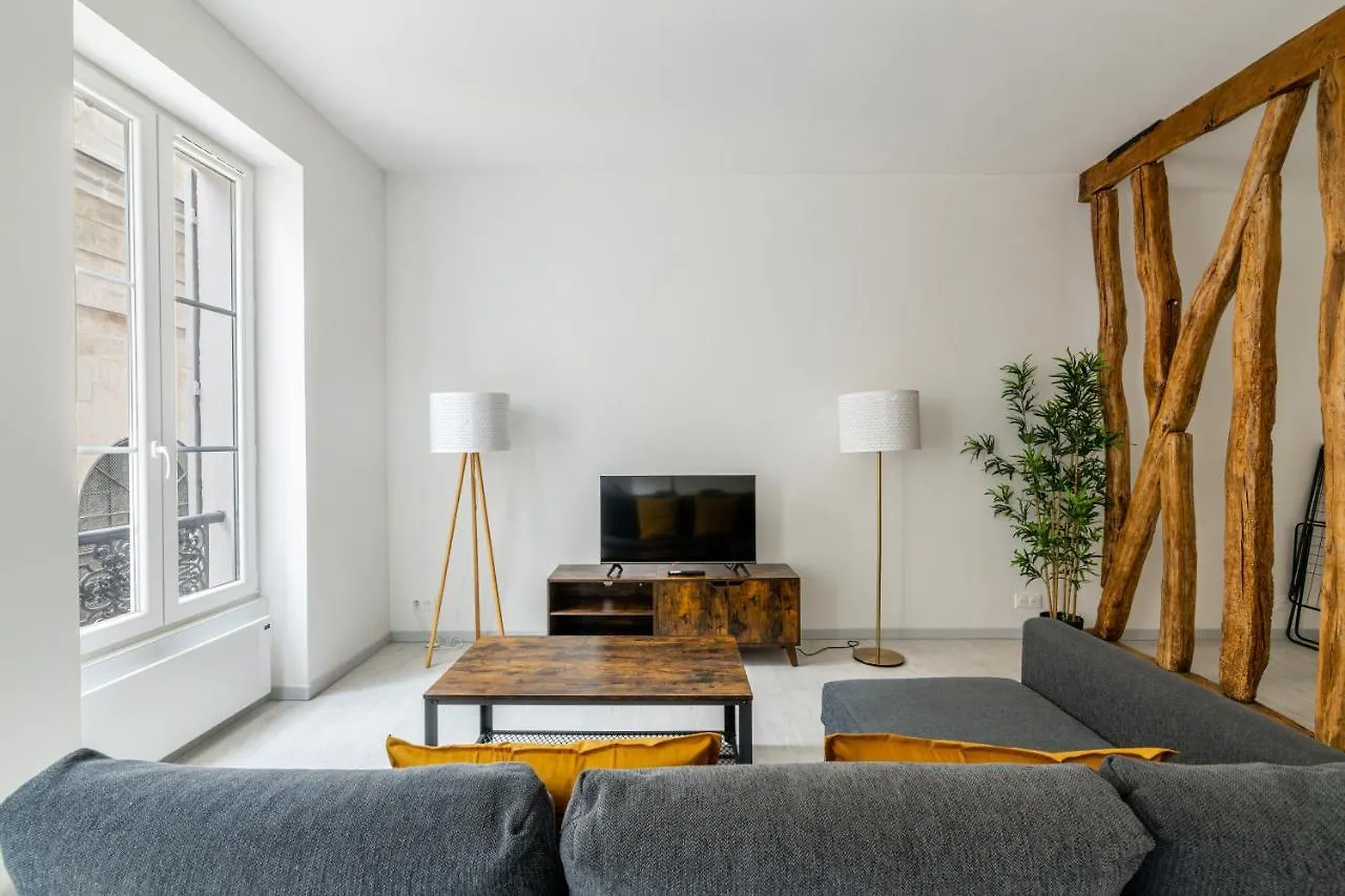 Luxurious 2 Bedroom Avenue Des Champs-elysees Saint-philippe Du Roule Free Netflix דירה