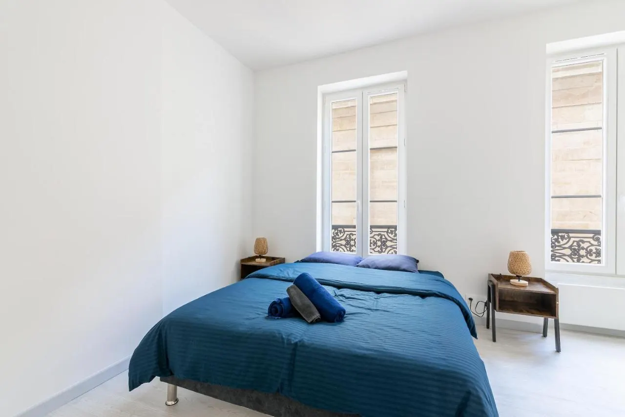 Luxurious 2 Bedroom Avenue Des Champs-elysees Saint-philippe Du Roule Free Netflix Apartment Paris