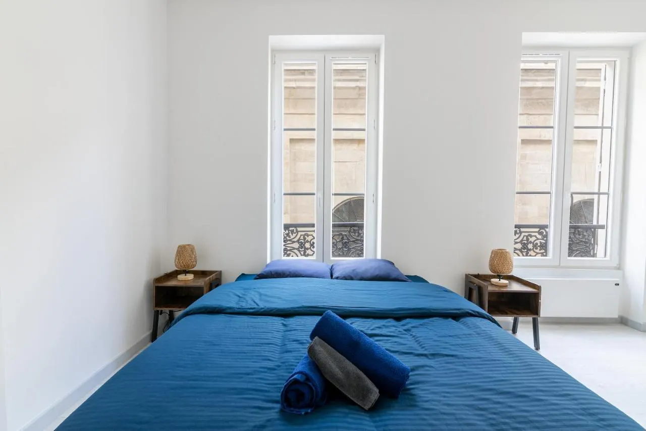 Luxurious 2 Bedroom Avenue Des Champs-elysees Saint-philippe Du Roule Free Netflix Apartment Paris
