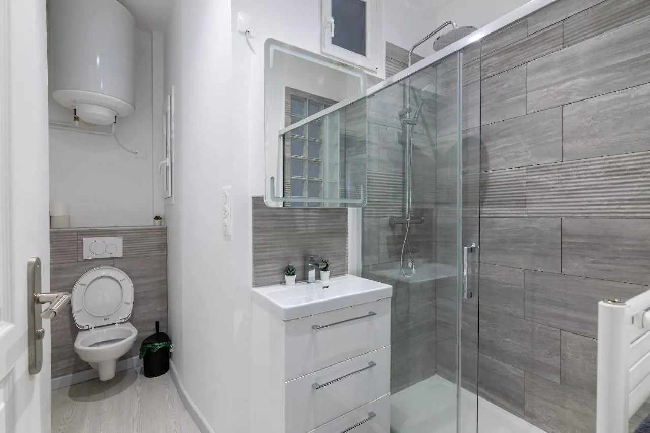 Apartment Luxurious 2 Bedroom Avenue Des Champs-elysees Saint-philippe Du Roule Free Netflix